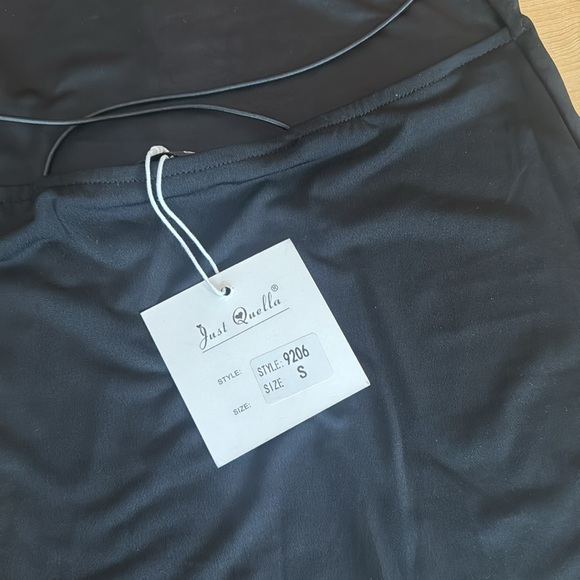 Backless mini dress - Picture 6 of 6